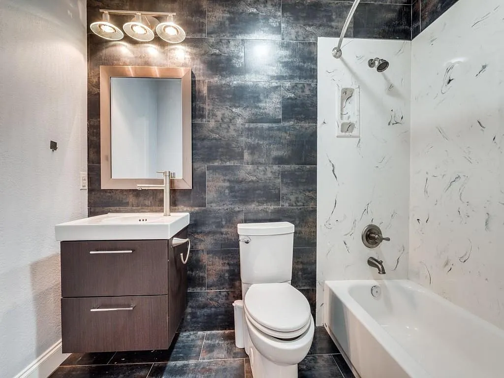 Building Photo - 9520 Ash Creek Dr #2