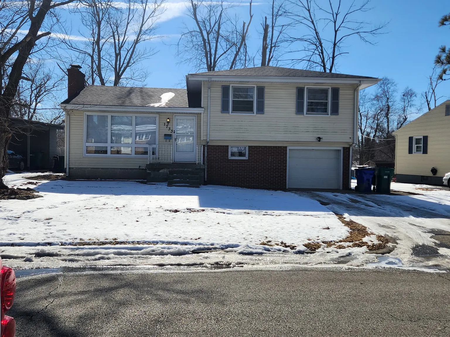 1733 N Foster Ave photo 1