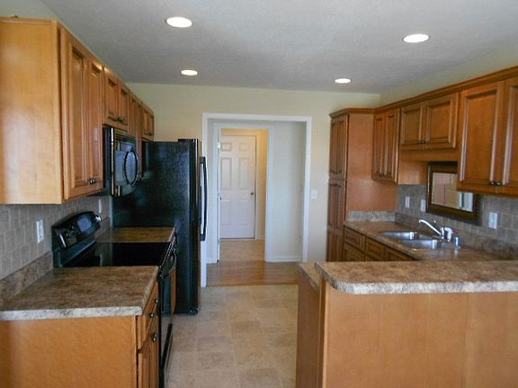 4th image of 465 Fonso Cir
