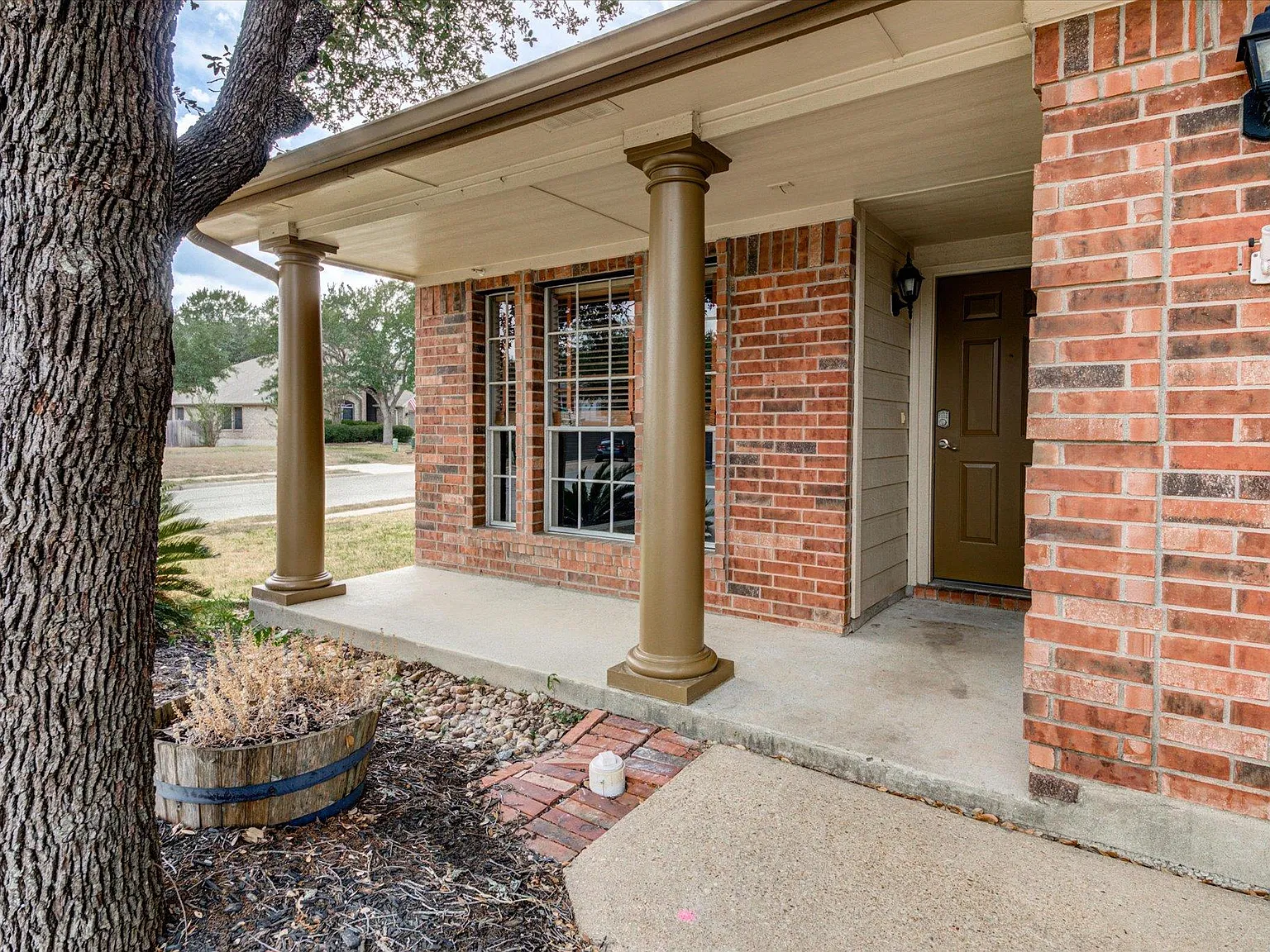 4 bed, 2.5 bath, 2143 sqft, $2,150 — Photo 3