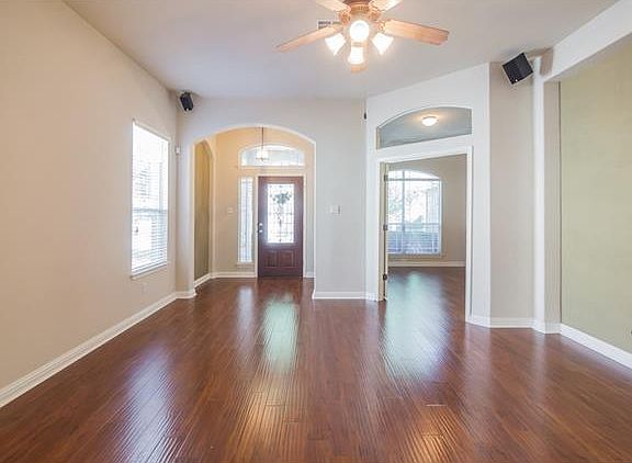 2nd image of 809 Zappa Dr