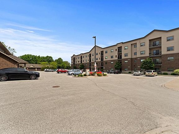 4th image of 8475 Wyandotte St E #312