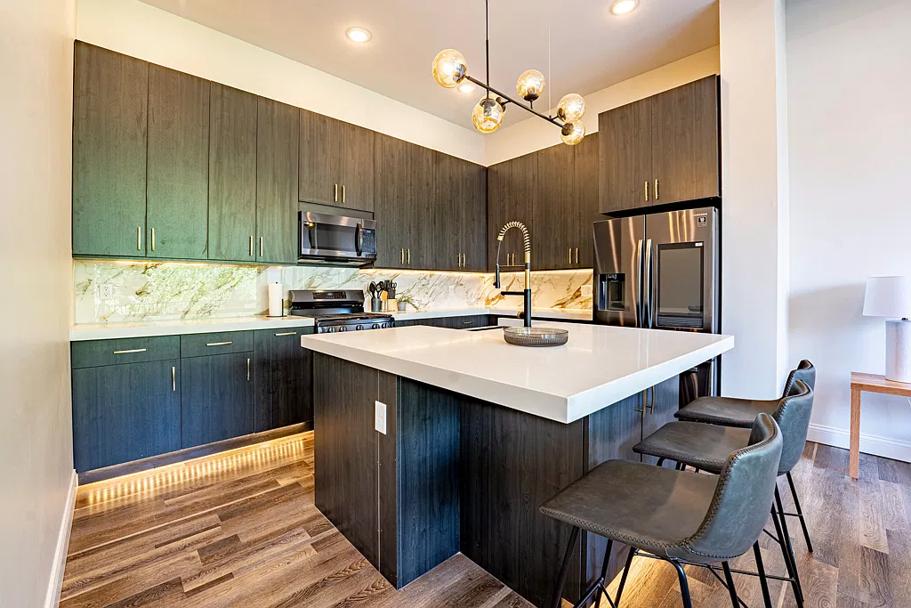 4201 W Pine Blvd — Photo 2