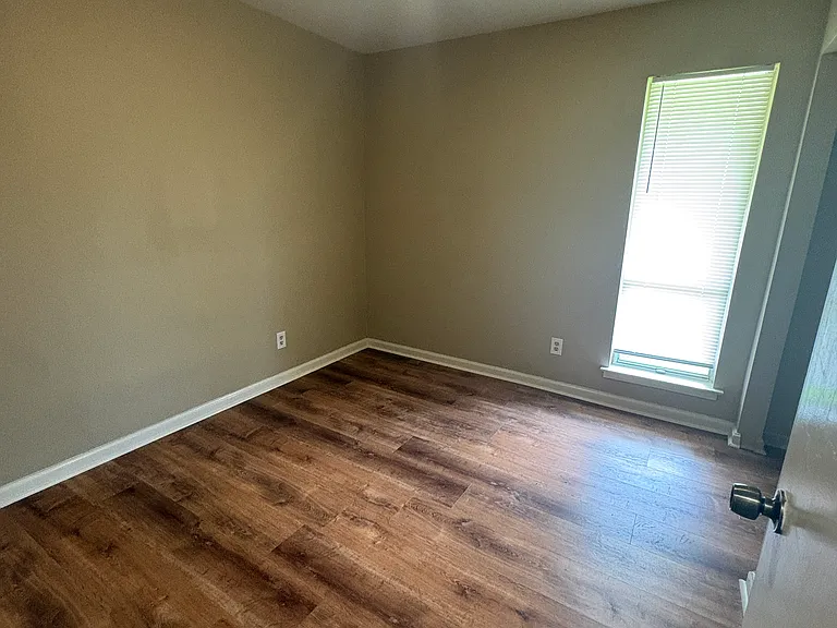 321 Sultan Ct — Photo 9