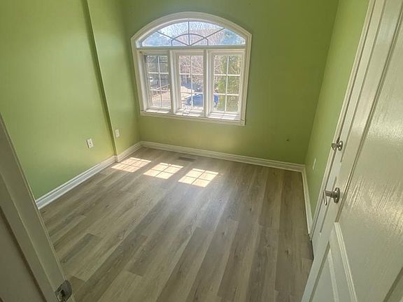 3rd image of 44 Mistleflower Ct