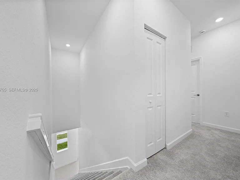 715 SE 15th St — Photo 33