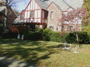 25 Heyward Ln, Rockville Centre, NY 11570