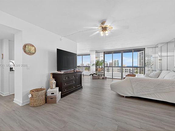 4th image of 3500 Mystic Pointe Dr APT 1804
