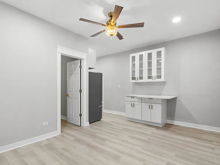 1127 W Farwell Ave #105 — Photo 5