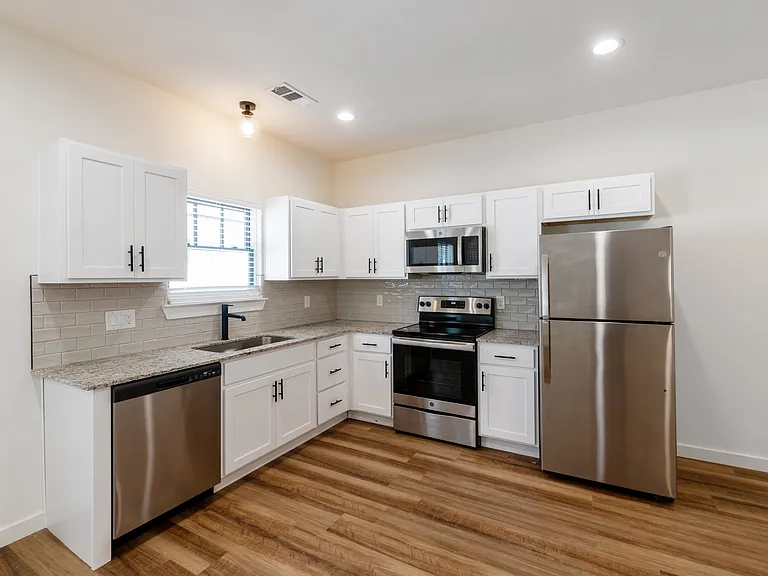 1139 Kings Hwy #102 — Photo 5