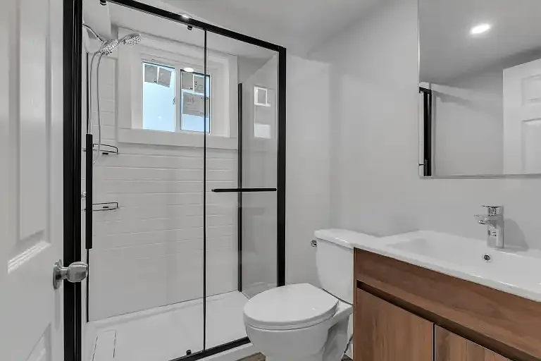 3 bed, 1.0 bath, $800 — Photo 4