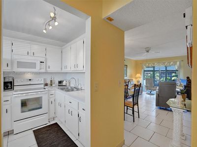 2800 NW 47th Ter APT 407B, Lauderdale Lakes, FL, 33313