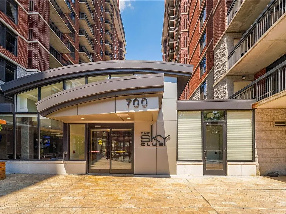 700 1st St #8C