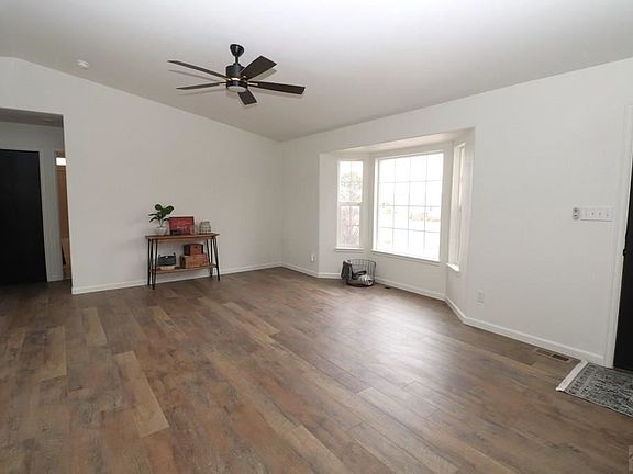 3rd image of 1453 W Caida Del Sol Dr