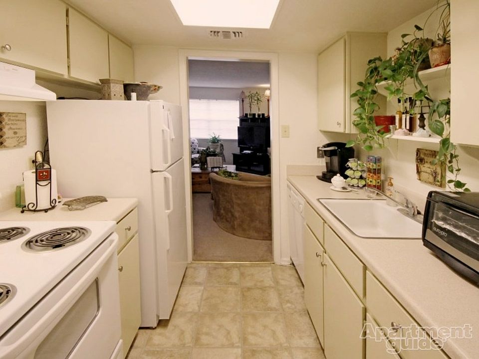 1st image of 5467 W Park Ave #106