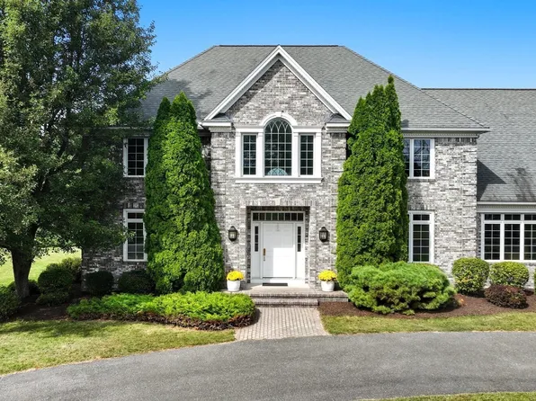 4 Sunrise Cir, South Hadley, MA 01075
