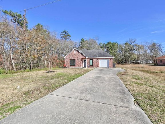Extra long drive way gives plenty of room for guest and lots of distance from the road.