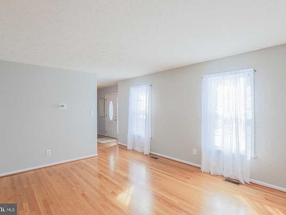 3rd image of 9710 Hickoryhurst Dr