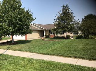 910 E 9th St, Hickman, NE 68372