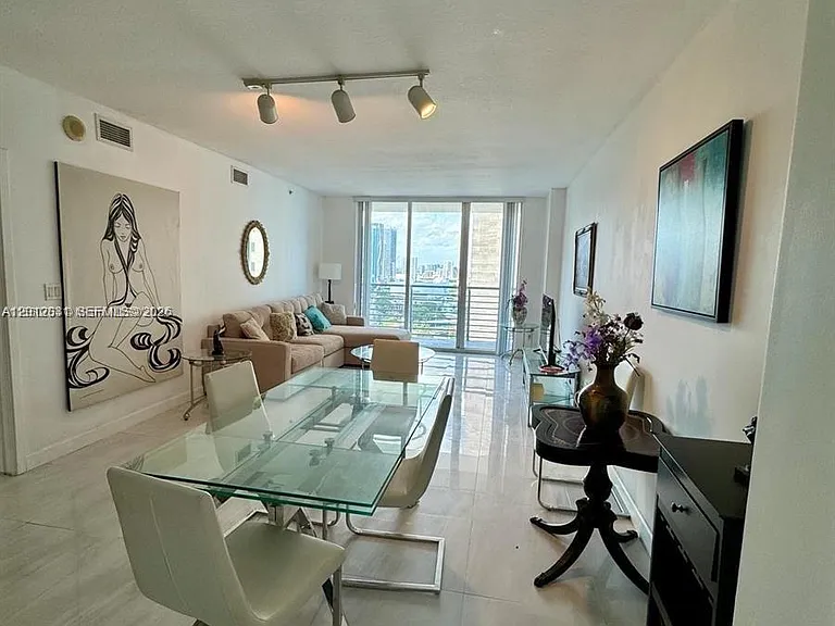 335 Biscayne Blvd #2900 — Photo 12