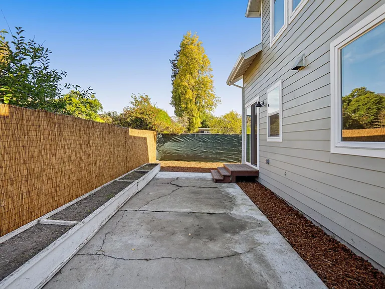 880 61st St — Photo 32