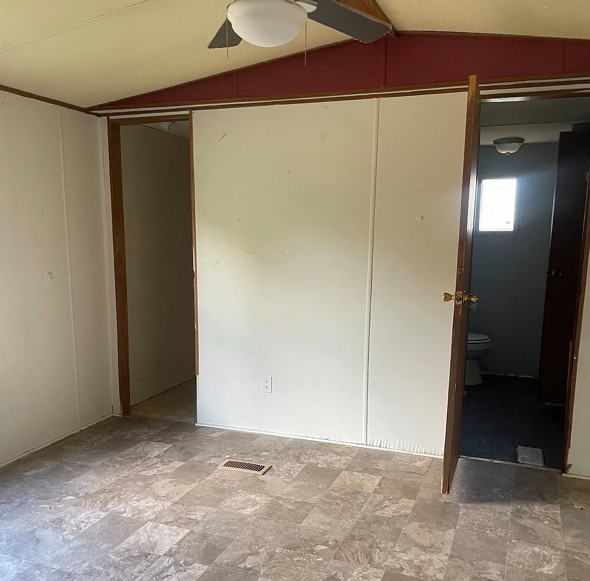3 bed, $850 — Photo 1