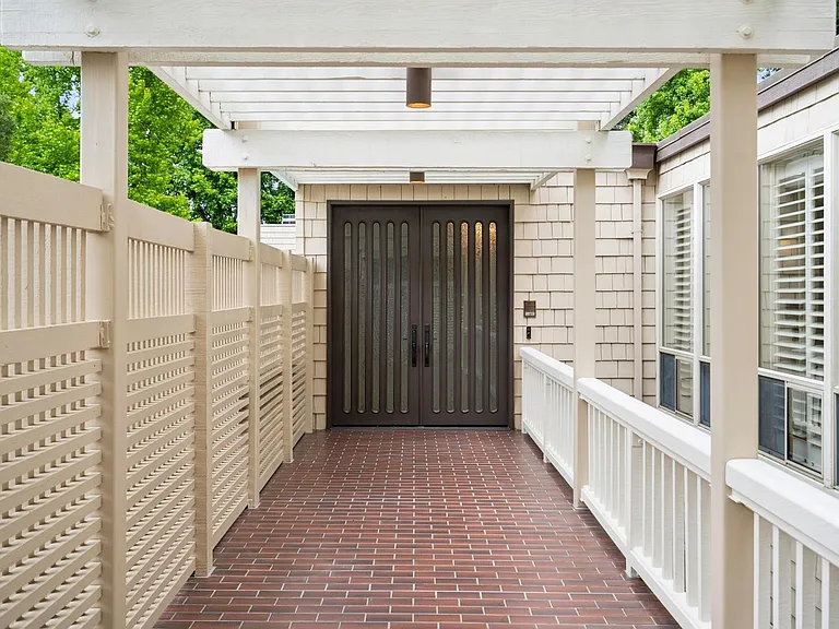 651 Manresa Ln — Photo 3