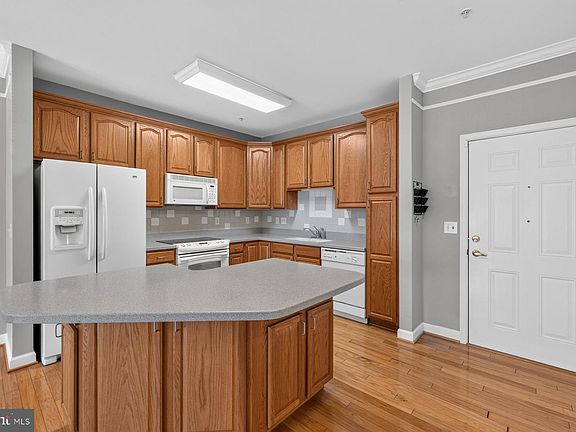 4th image of 120 Burgess Hill Way APT 114