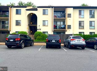 625 Center St APT 103, Herndon, VA 20170