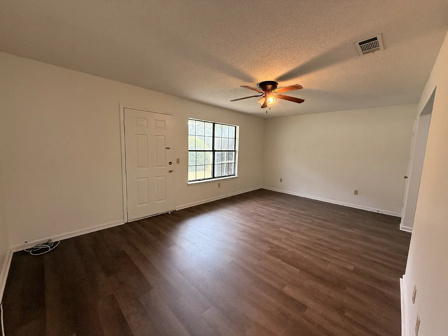 2 bed, 1.0 bath, $995 — Photo 2