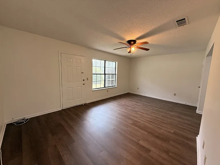 1460 Sunset Blvd #7 — Photo 2
