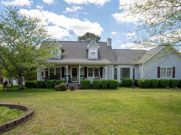 135 Meadow Dr, Lexington, TN 38351