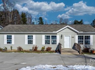 1483 Howard Gap Loop Rd, Flat Rock, NC 28731