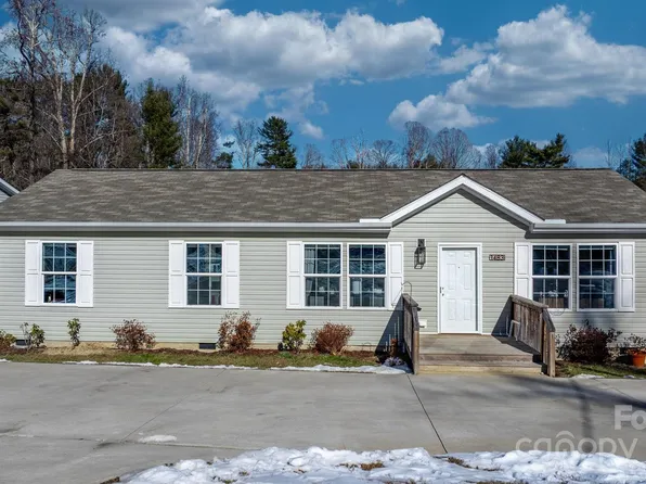 1483 Howard Gap Loop Rd, Flat Rock, NC 28731