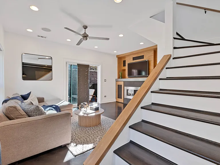1738 N Hoyne Ave — Photo 20