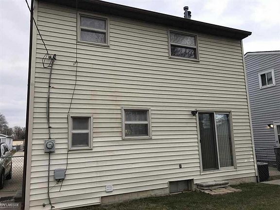 3rd image of 23188 Elmira St