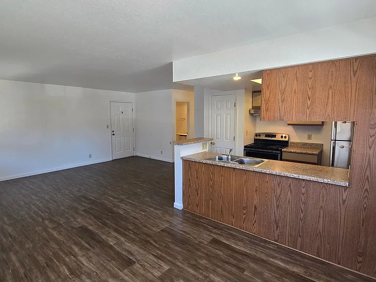 239 Cheney Street — Photo 6