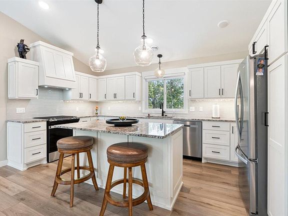 3rd image of 29887 Suffolk Dr