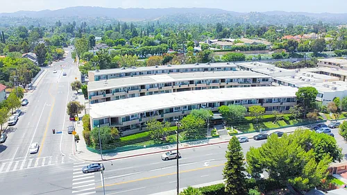 Encino Plaza Apartments Photo 1