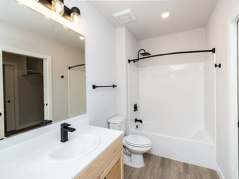 The District Lofts — Photo 13