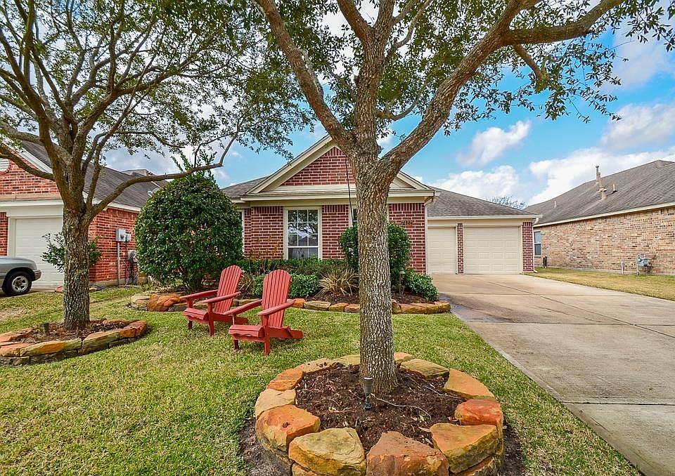 1st image of 7422 Lake Run Ln