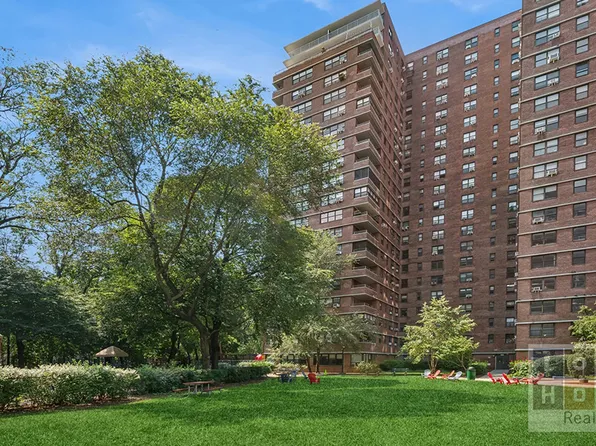 210 East Broadway image 13 of 19