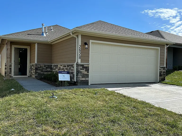 2628 Woodfield Dr — Photo 1