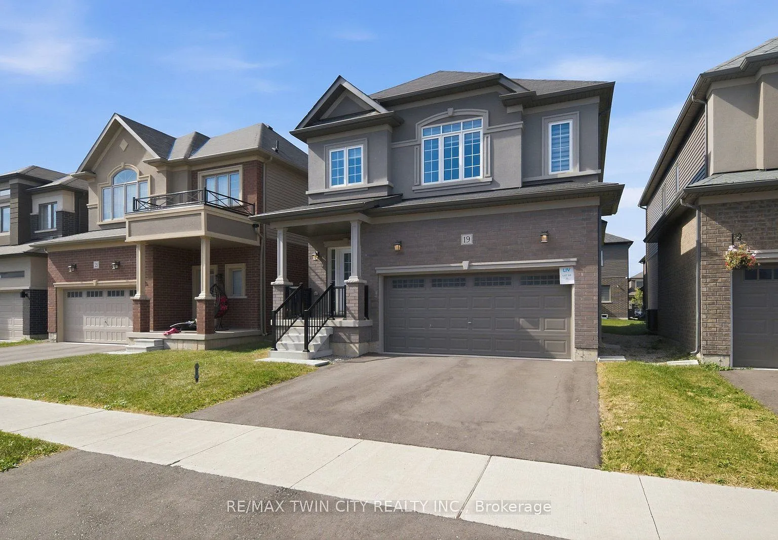 4 bed, $2,750 — Photo 2