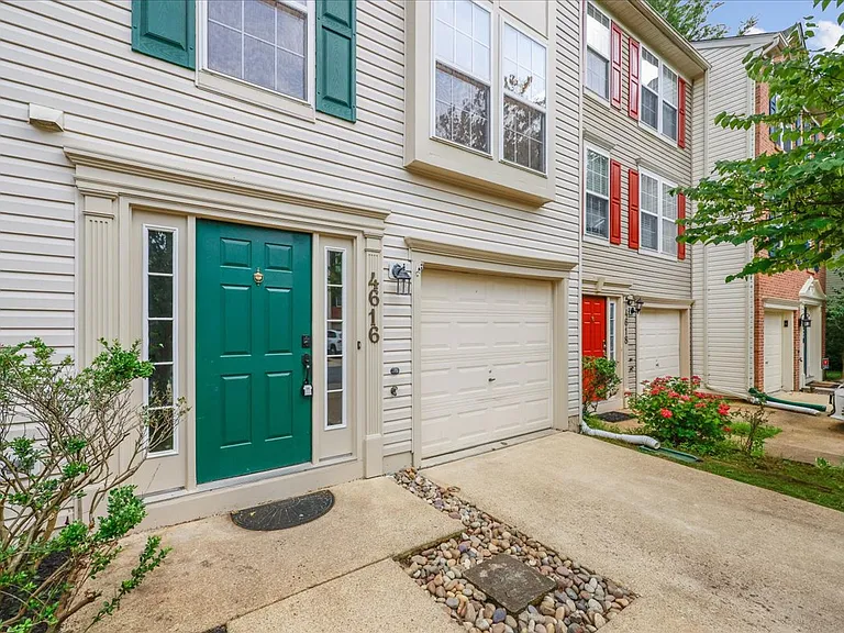 4616 Ripley Manor Ter — Photo 3