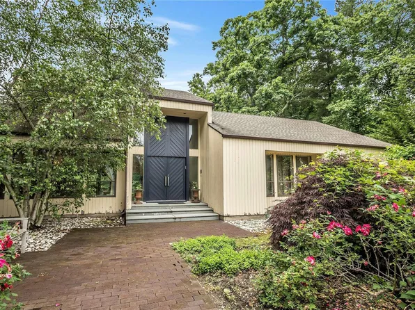 5 Colt Place, Old Westbury, NY 11568