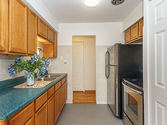 5th image of 5950 N Kenmore Ave APT 401