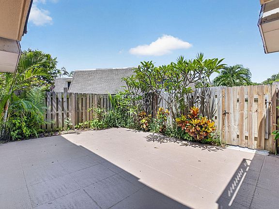 5th image of 2887 SW 22nd Circle #49B