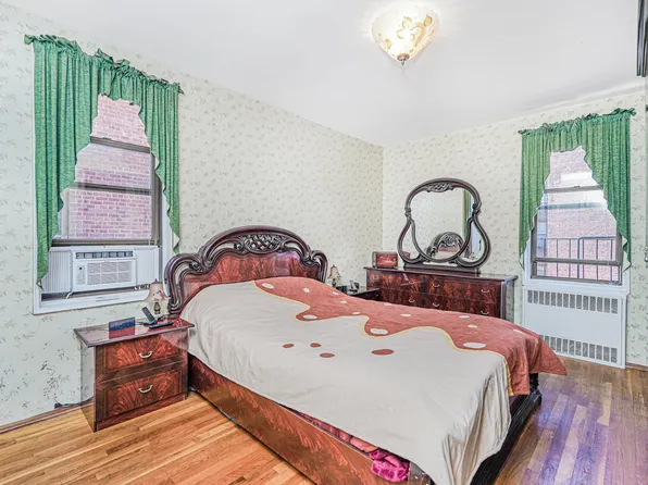 2140 Knapp Street image 12 of 25