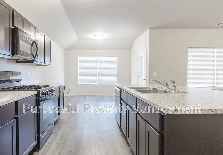 11608 NW 95th St — Photo 13